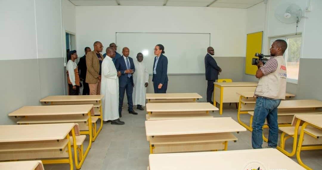 Projet de construction des 300 écoles: le Gouvernement a réceptionné 17 bâtiments préfabriqués Ce vendredi  30 août 2024 à Kinshasa.