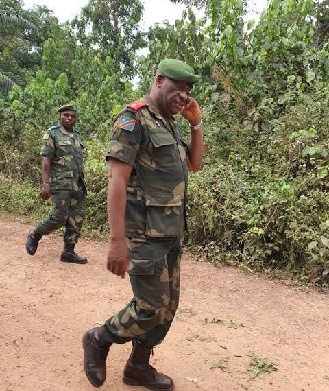 Ituri : Le Gouverneur militaire de l’Ituri acclamé par  la population du groupement TSERE