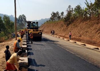RN5: Sino Hydro14 a posé le goudron sur 10 km.